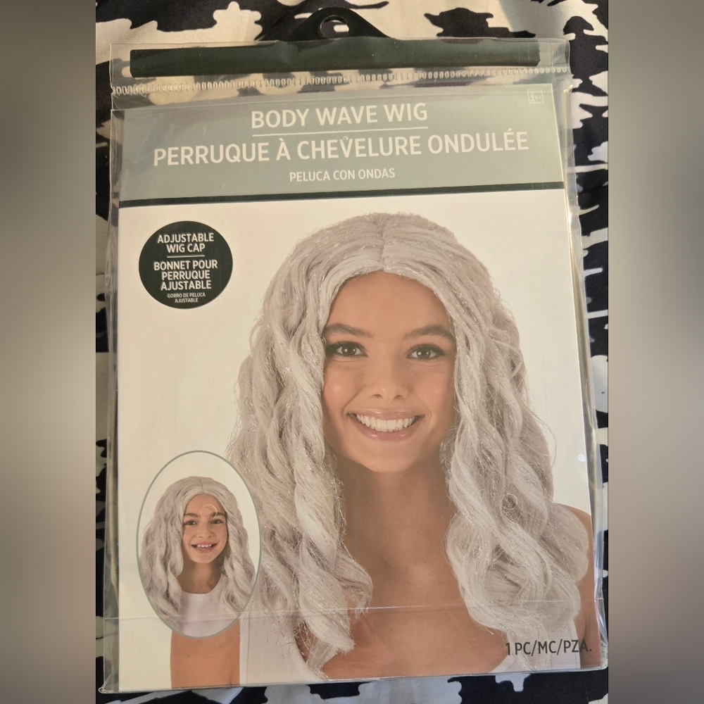 Body Wave Wig in Silver by Amscan
